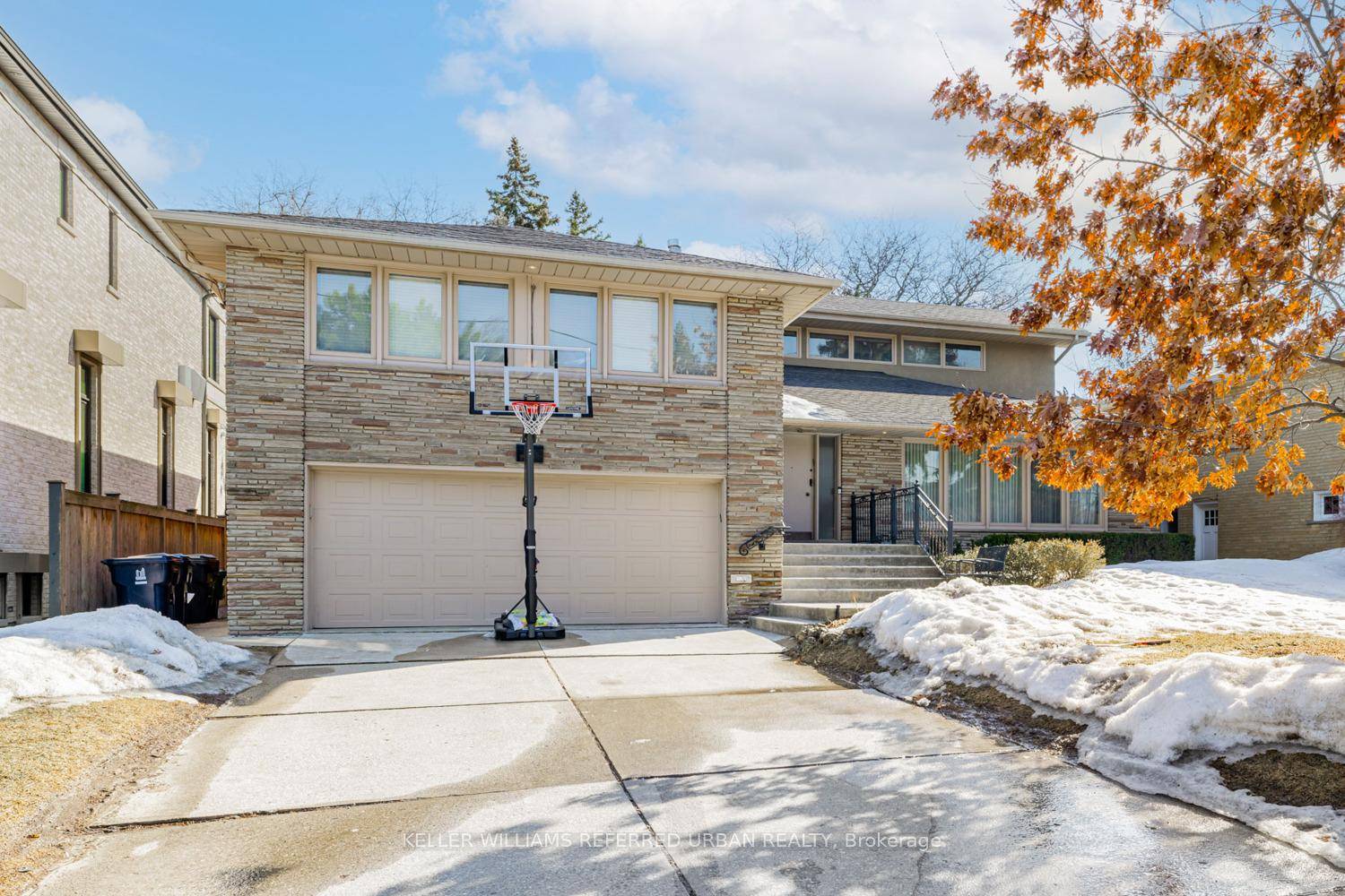 Welcome to 7 Stormont Ave, one of the few remaining 70 ft lots in the prime Ledbury neighborhood at Avenue Road Lawrence Avenue !