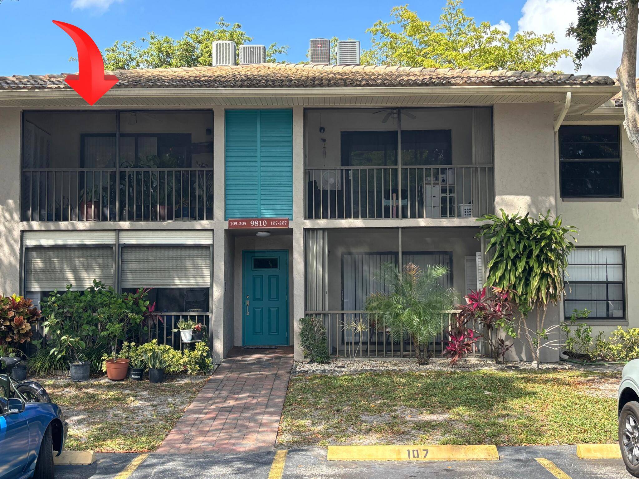 Two Bedroom 2 Bath Second floor unit located in a quiet area.