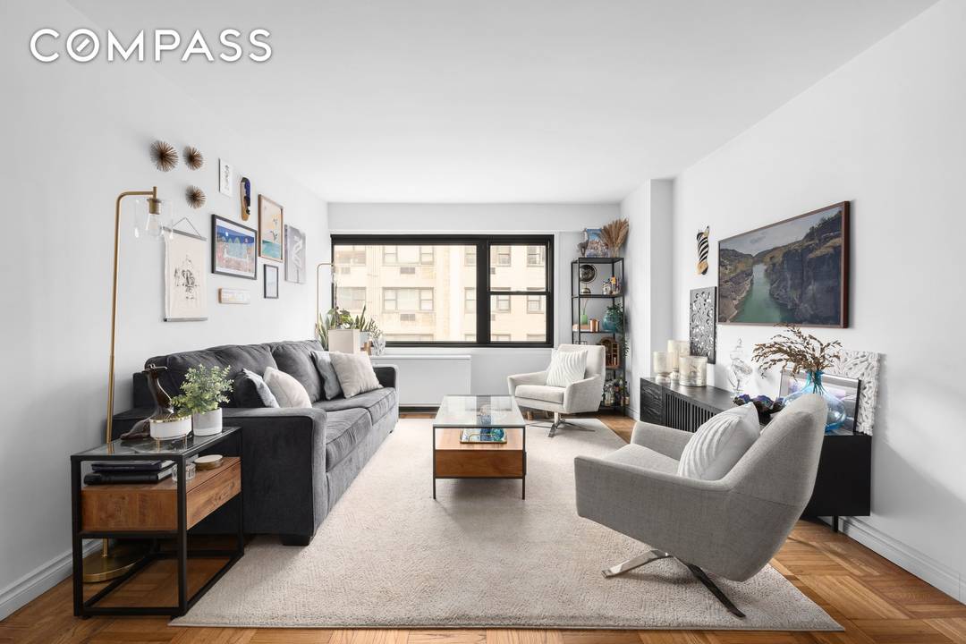 Welcome home to Residence 8C at 333 East 66th Street a beautifully renovated and thoughtfully configured one bedroom home in the heart of Lenox Hill.