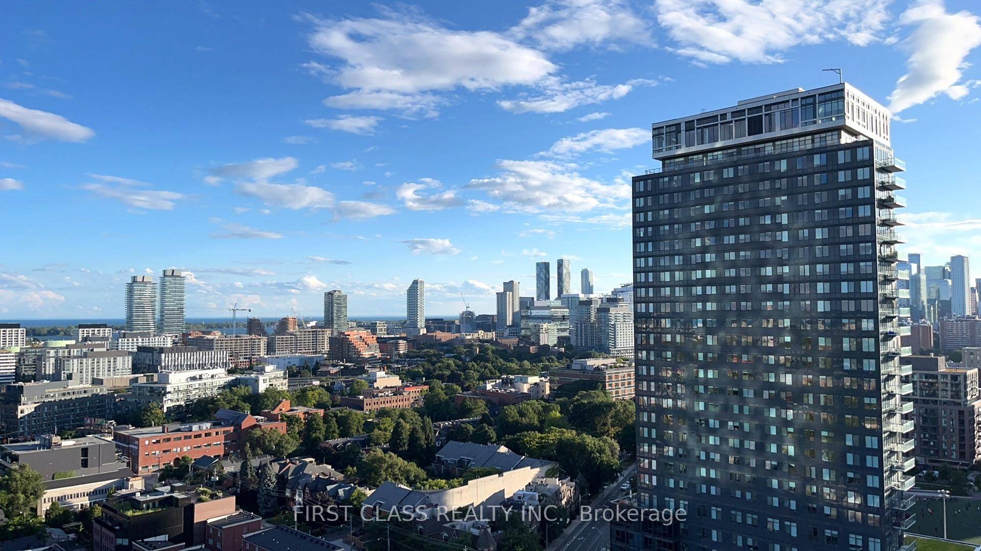 Beautiful 1 Bedroom Condo Is Your Calling !
