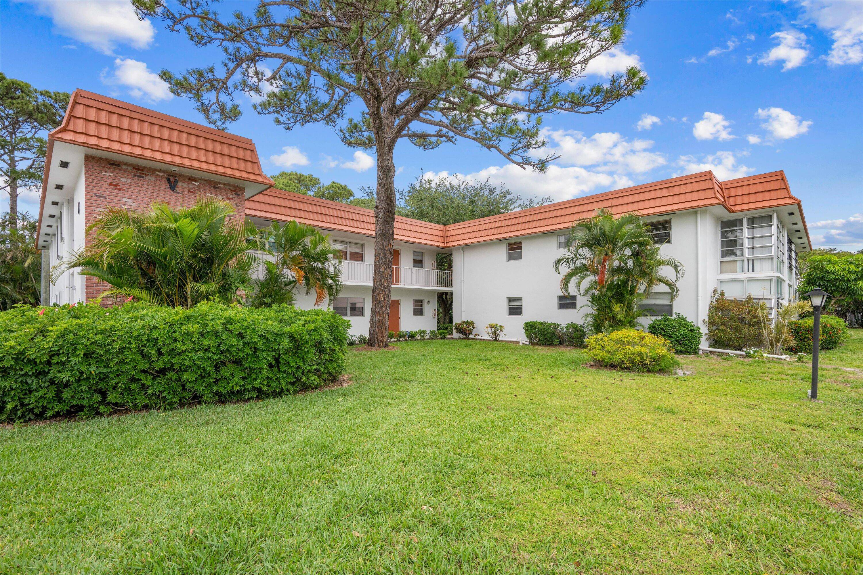 Discover this fully furnished and meticulously maintained 1 bed, 1.