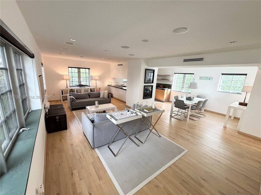 Splendid 2 bedroom, 2. 5 bath home in Miami Beach s iconic Art Deco District.