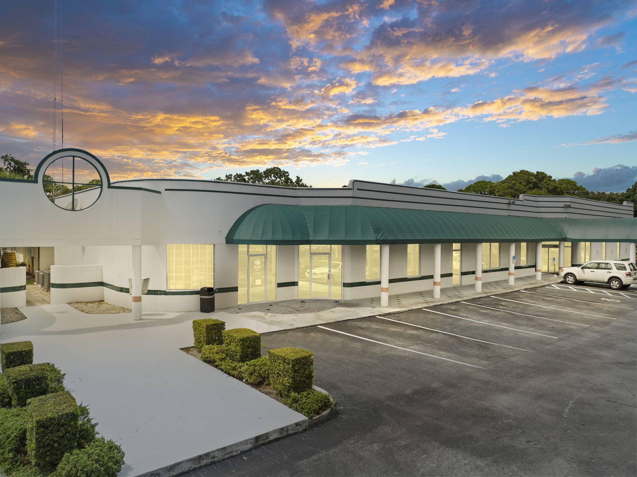 Pediatric Office for Sale Across from HCA Florida Lawnwood HospitalPrime opportunity to own a 1, 734 sq.