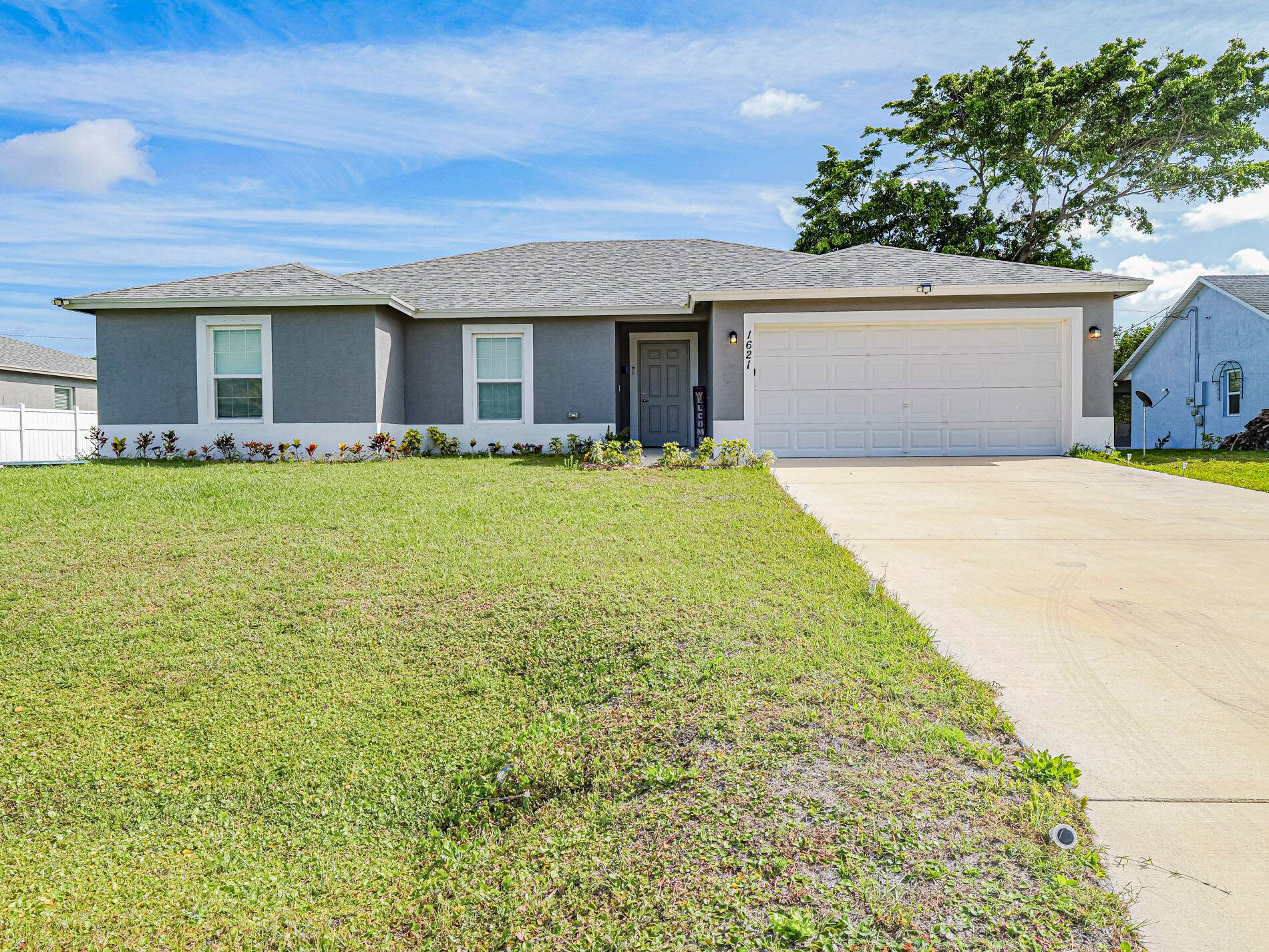 SELLERS VERY MOTIVATED. BRING ALL OFFERS for this 3 year old 4 Bedroom 2 bath Synergy Home.