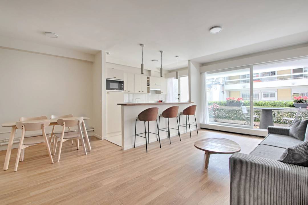 Gros Caillou: Apartment with Terrace