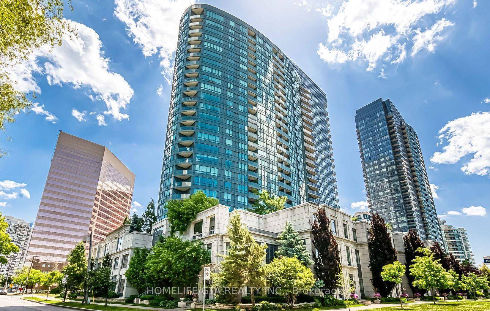 Available Immediately ! Parking and Locker Included !