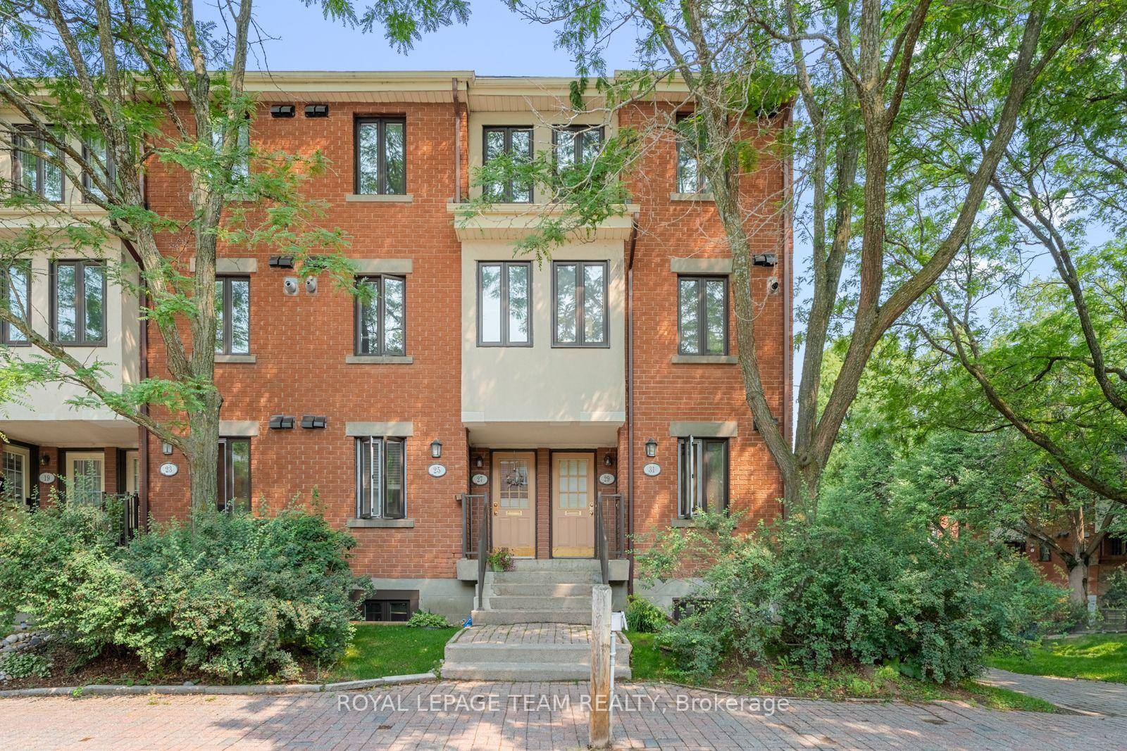 Welcome to this beautifully updated 2 bedroom stacked townhome in the sought after neighbourhood of Manor Park.