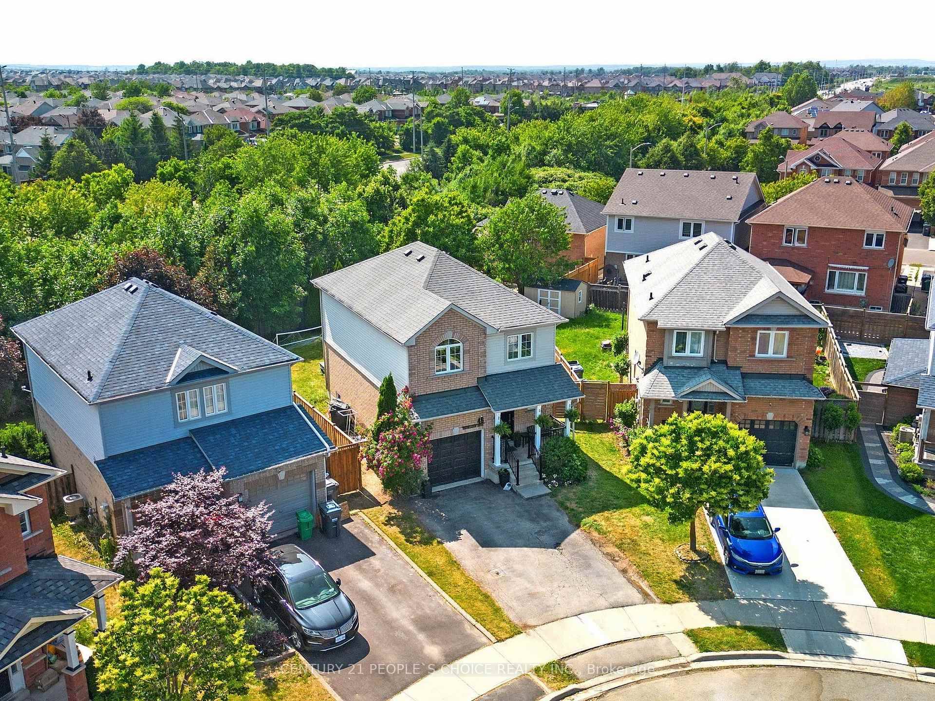 Welcome to this charming 3 bedroom detached home nestled in a highly sought after neighbourhood, just steps to top rated schools, parks, shopping, and the Cassie Campbell Community Centre.