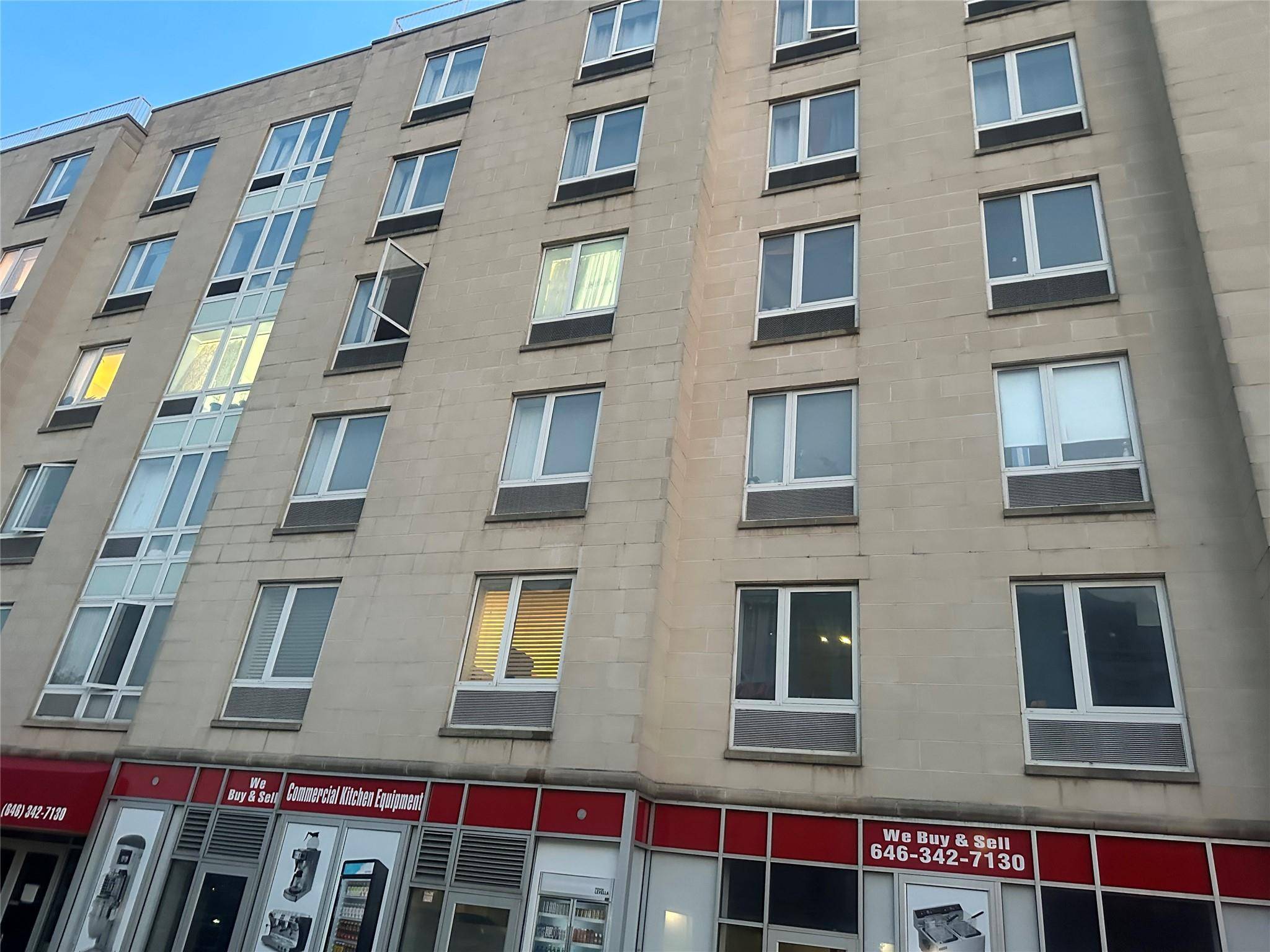 Brand new 3 bedrooms, super big chef kitchen with double door refrigerator, stove, dishwasher, microwave, washer and dryer, huge TV, modern bathroom, balcony, plenty of closing space.