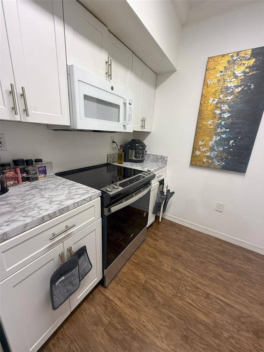 Beautiful and cozy apartment in The Marquesa Mediterranean Resort Style community in the heart of Pembroke Pines.