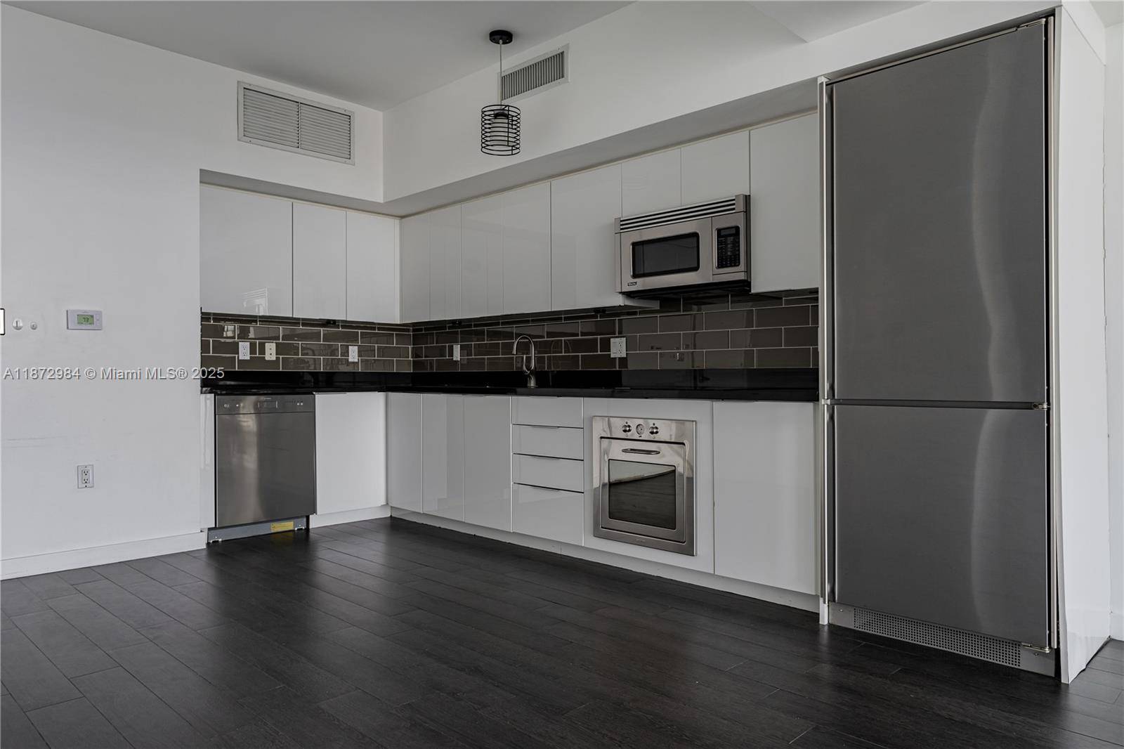 Soar above the city in this gorgeous 45th floor 1BR 1BA at The Mint Riverfront !