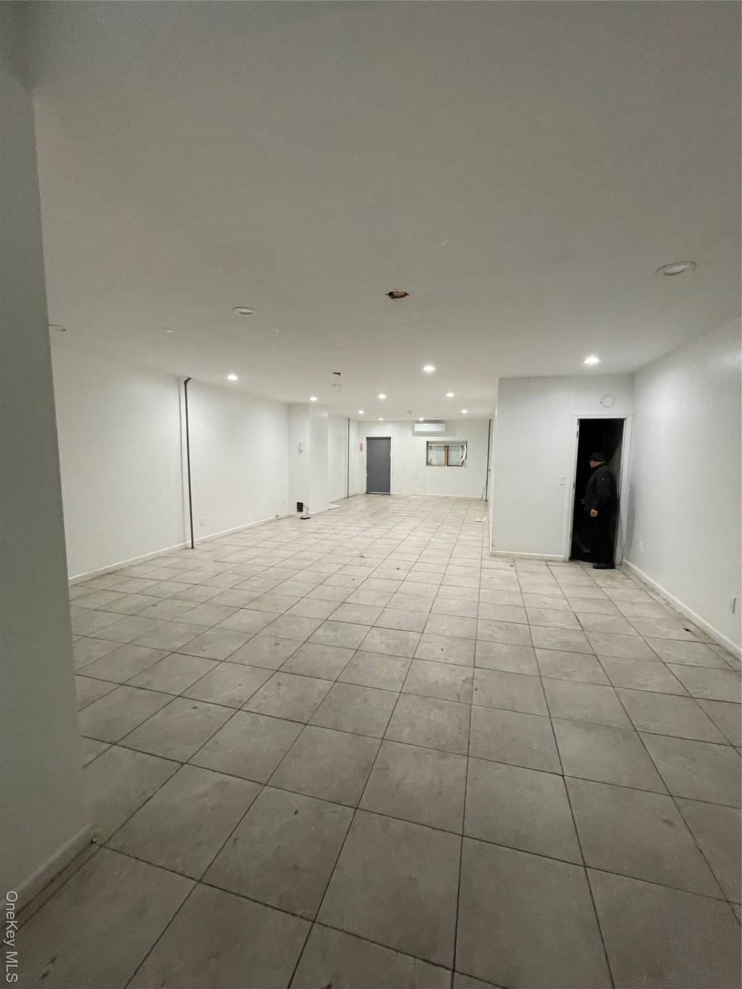 LOCATION LOCATION LOCATION STREET LEVEL COMMERICAL SPACE IN HEART OF OZON PARK, CAN BE USED AS OFFICE OR STORE FRONT HEAVY FOOT TRAFIC IDEAL FOR MEDICAL OFFICE OR RETAIL.