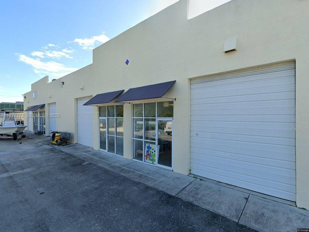 Introducing a prime opportunity to secure a highly versatile 2, 005 SF industrial condo in one of Miami s most strategically located commercial corridors.