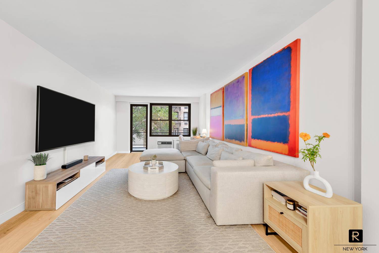Welcome to 3N at 345 East 81st Street, step into this inviting residence and immediately take in the spacious foyer and generous walk in closet.