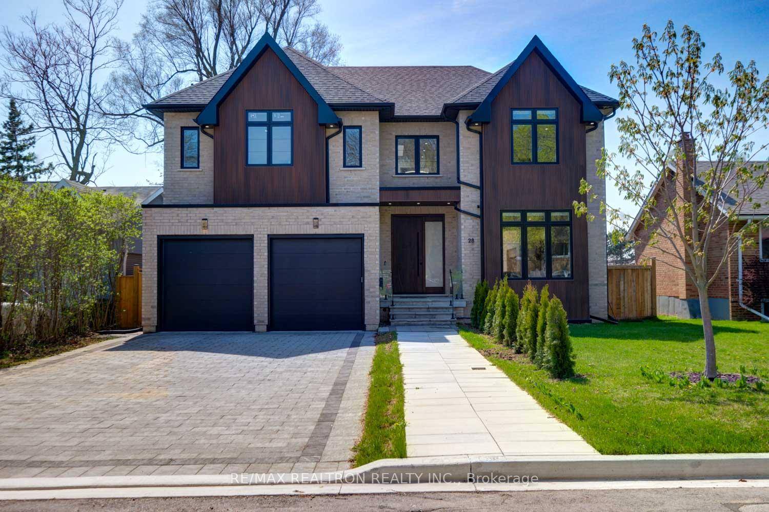 Experience luxury living in this stunning custom built Home, where elegant design and exceptional craftsmanship come together.
