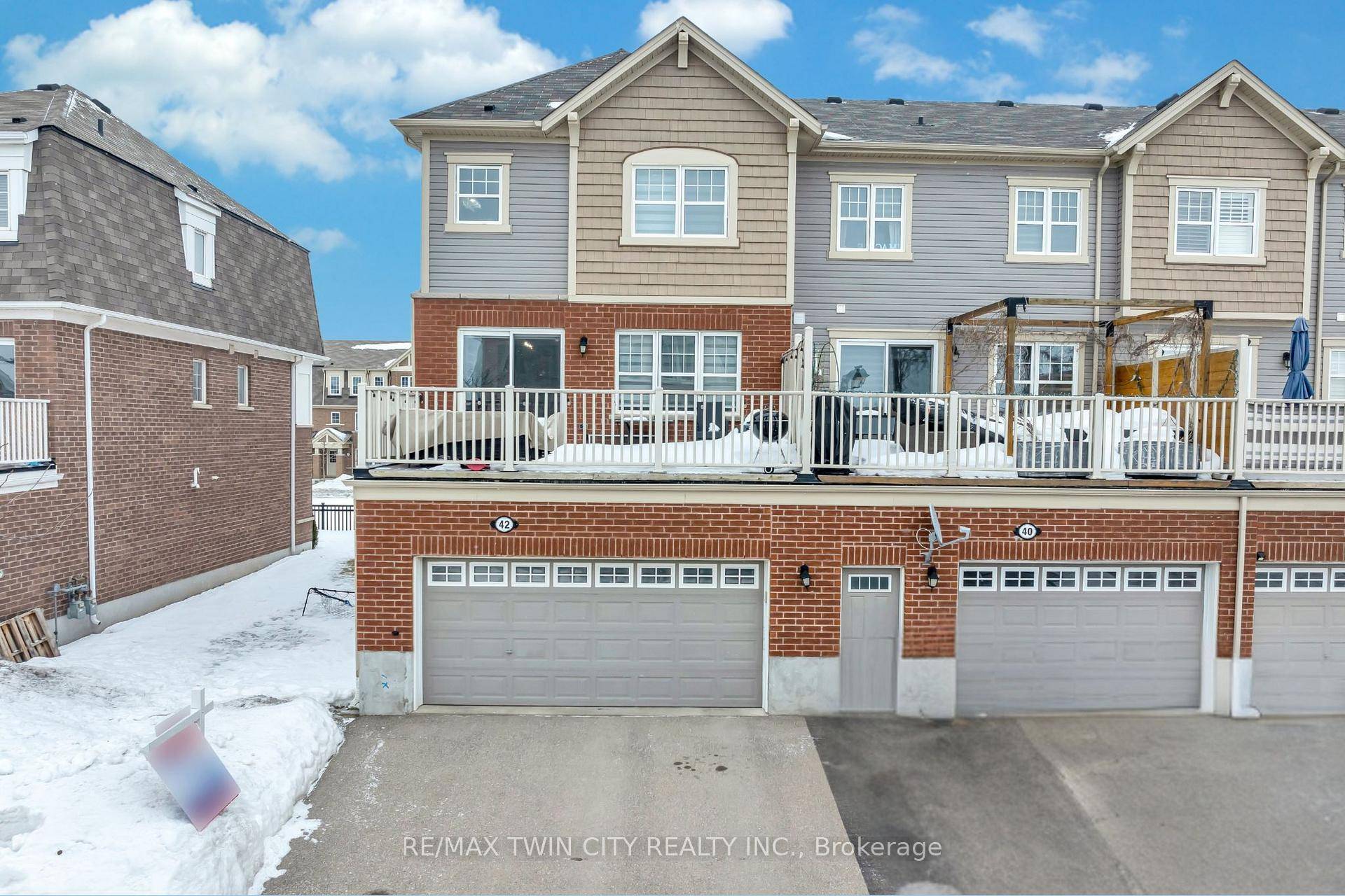 Welcome to 42 Outlook Terrace, located in the highly desirable Huron Park neighborhood !