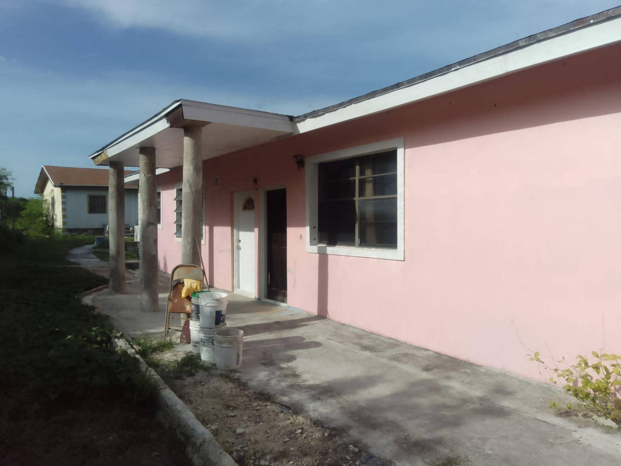 FIRST AVENUE COCKBURN TWN Triplex San-Salvador