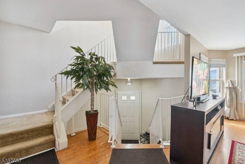 Welcome to the 816 Harbortown Blvd !