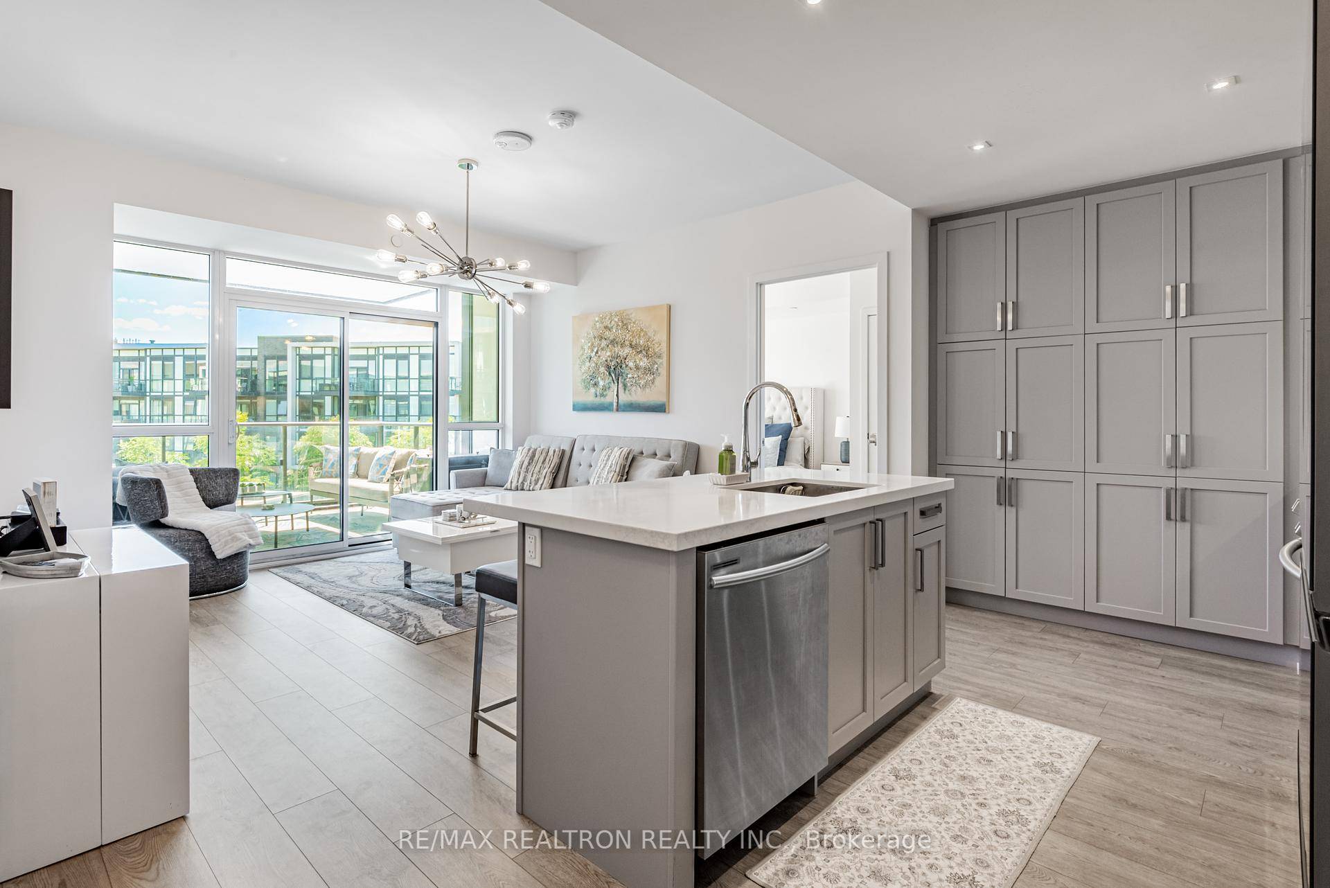 Stylish Upgraded Condo with Resort Living at Friday Harbour Step into this beautifully upgraded condo at Friday Harbour Resort, where modern finishes and resort style amenities come together seamlessly.