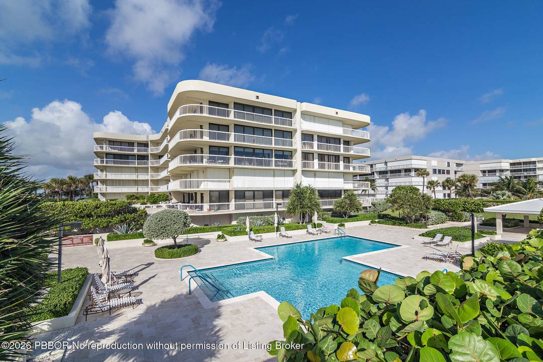 UNOBSTRUCTED Intracoastal amp ; sunset views from living areas and both bedrooms.