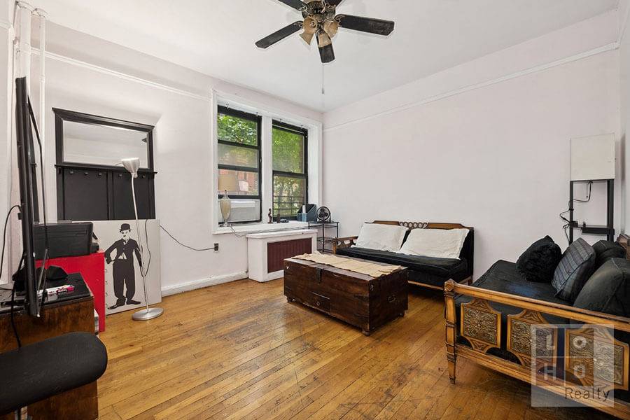 Spacious, ground floor unit in a beautiful pre war, art deco inspired building.