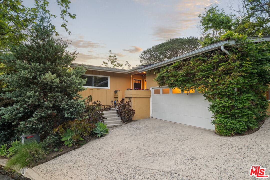 8115   Laurelmont Dr 3BR Hollywood Hills East La