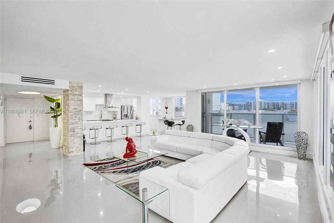 The BEST VALUE ON HOLLYWOOD BEACH.