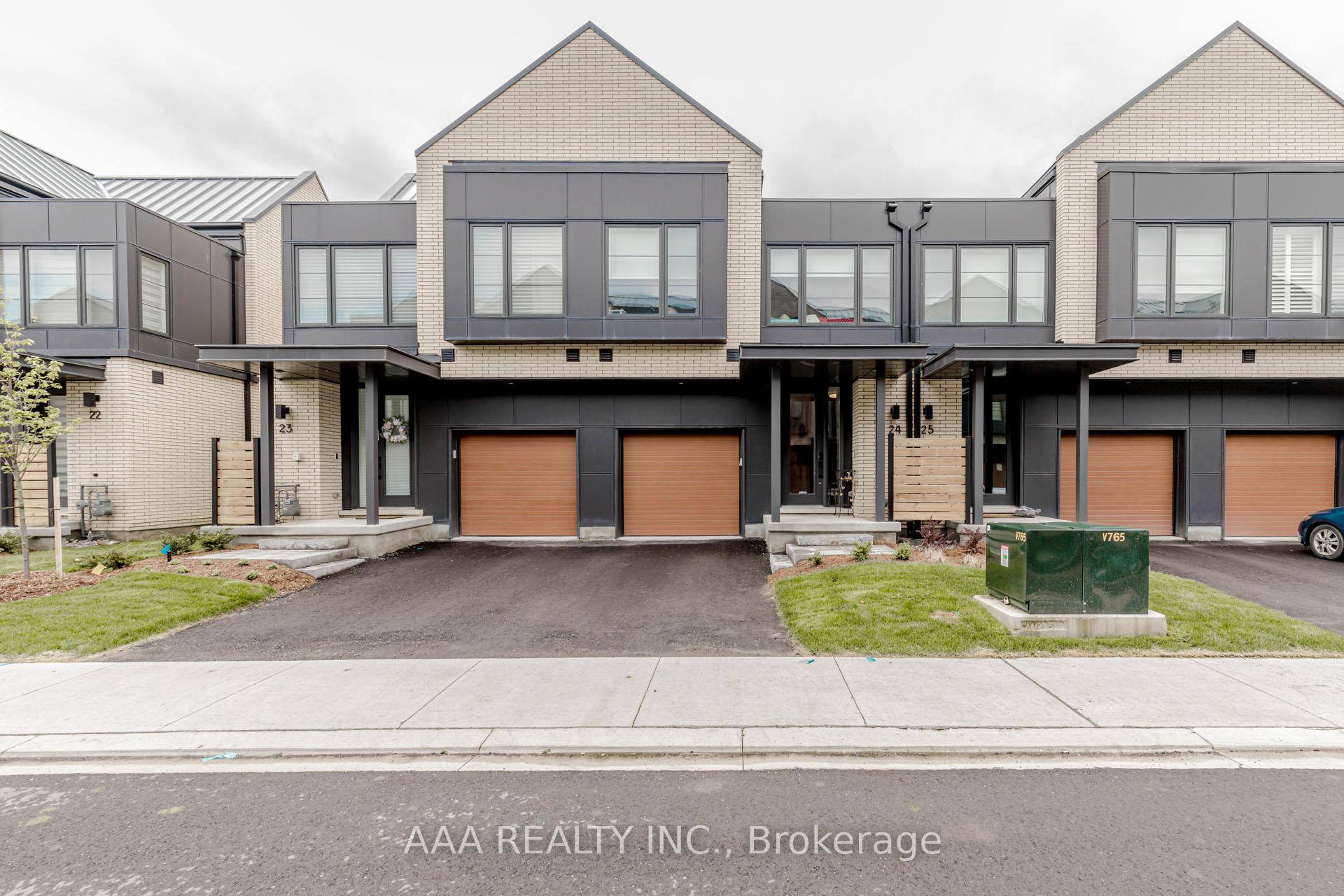 Discover upscale living in this beautifully updated 3 1 bedroom townhome tucked away on a quiet street in Burlingtons prestigious Millcroft golf community.
