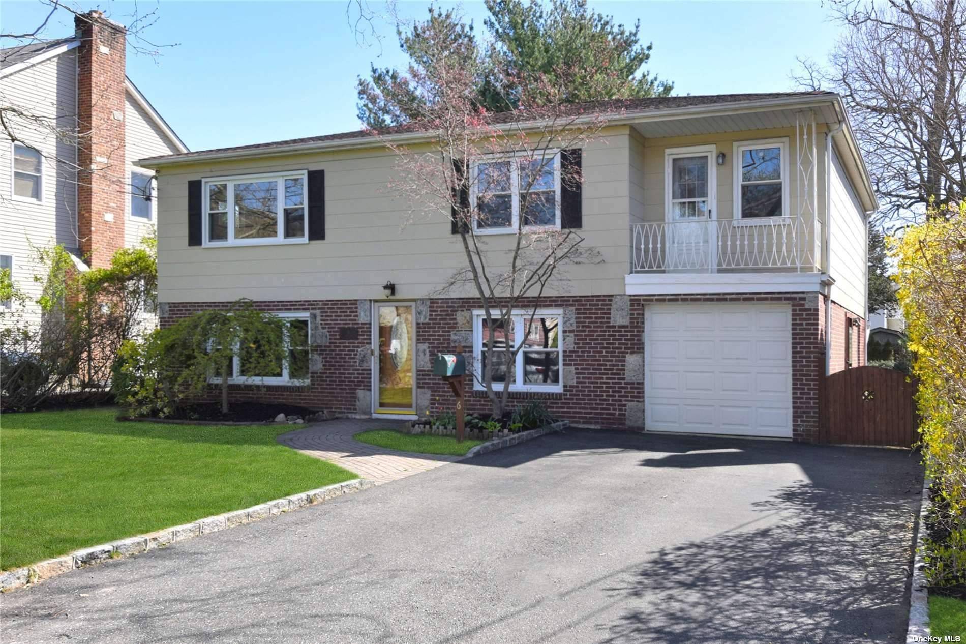 Beautiful 3 bedroom Apt, pet friendly with landlord approval, oversized fenced private yard.
