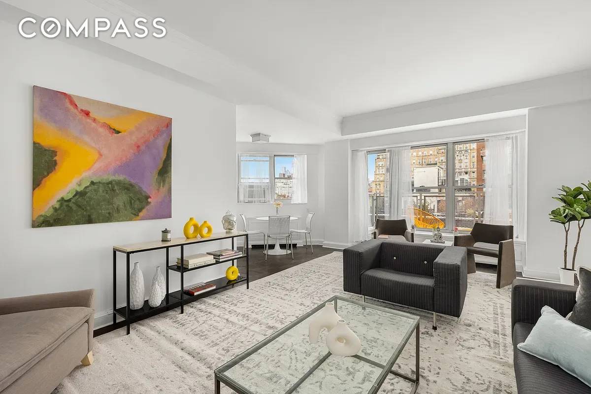 This wonderfully spacious, quiet and elegant Greenwich Village apartment is everything one could want in a one bedroom.