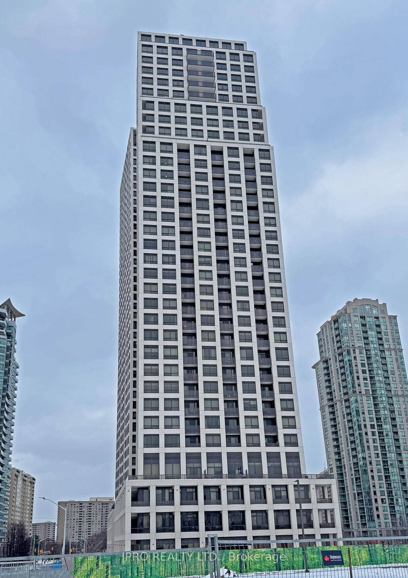 Solmar's Edge Tower 1 welcomes you in the heart of Mississauga.