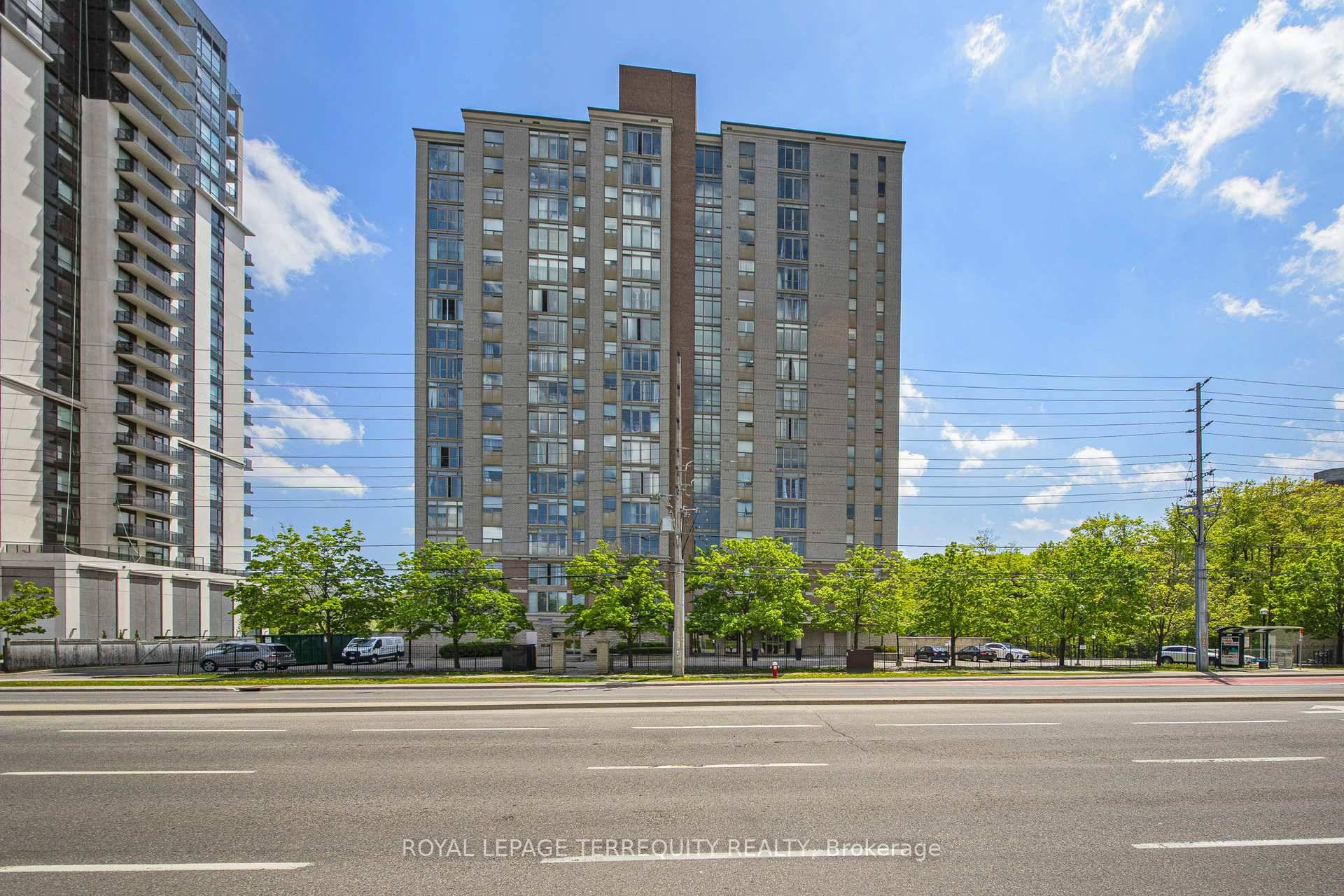 This renovated turn key move in ready suite is located in Compass Creek, a quiet mid rise building which is an absolute hidden gem !