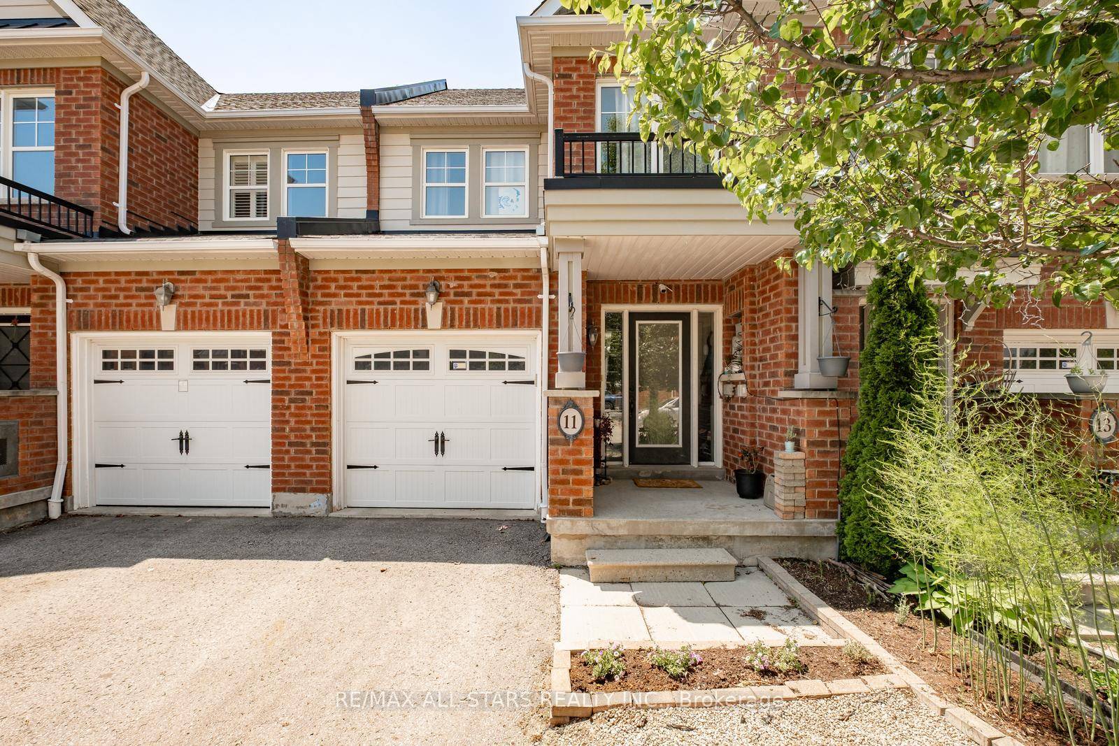 Motivated Sellers Great Opportunity for New Buyers or down sizers to own in an amazing central location in Stouffville.