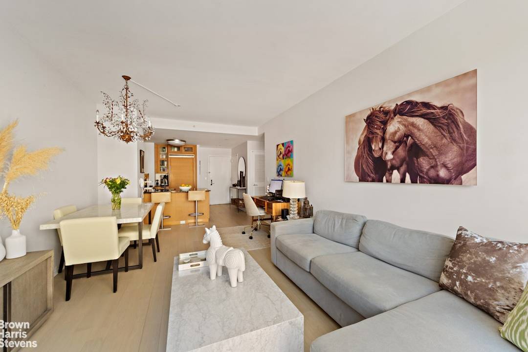 SPACIOUS AND QUIET This meticulous beautifully maintained residence sits on the 6th floor and enjoys natural light throughout the day with northern open city views.