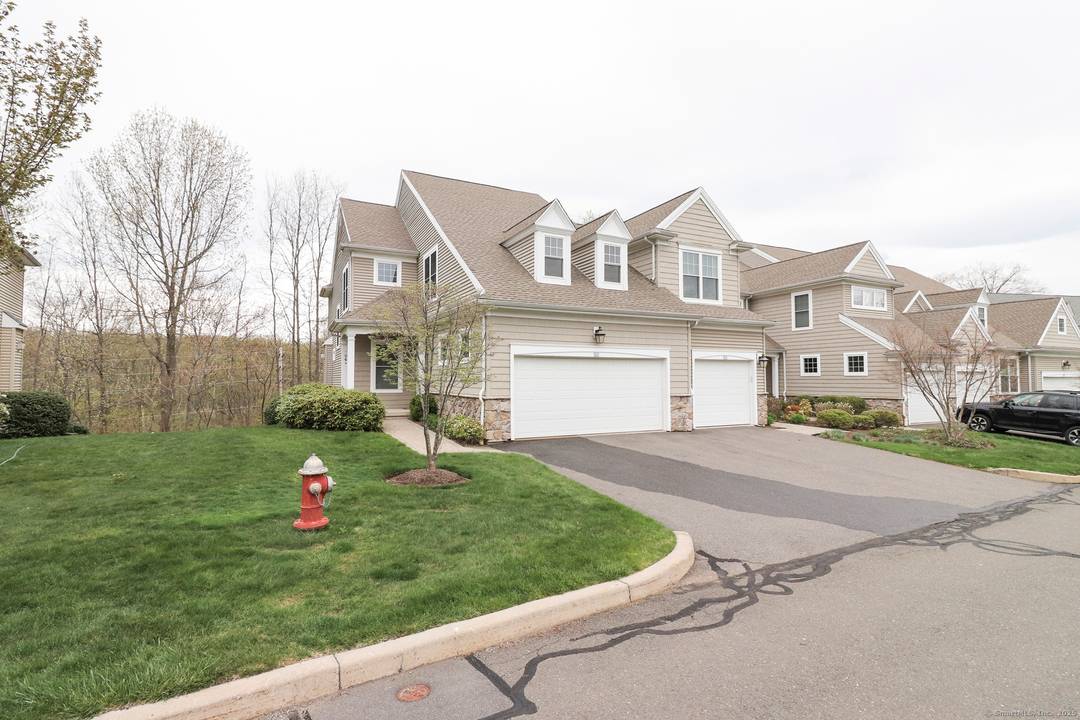 Welcome to this exquisite townhome nestled within the highly sought after Bradford Walk community in Farmington, CT.