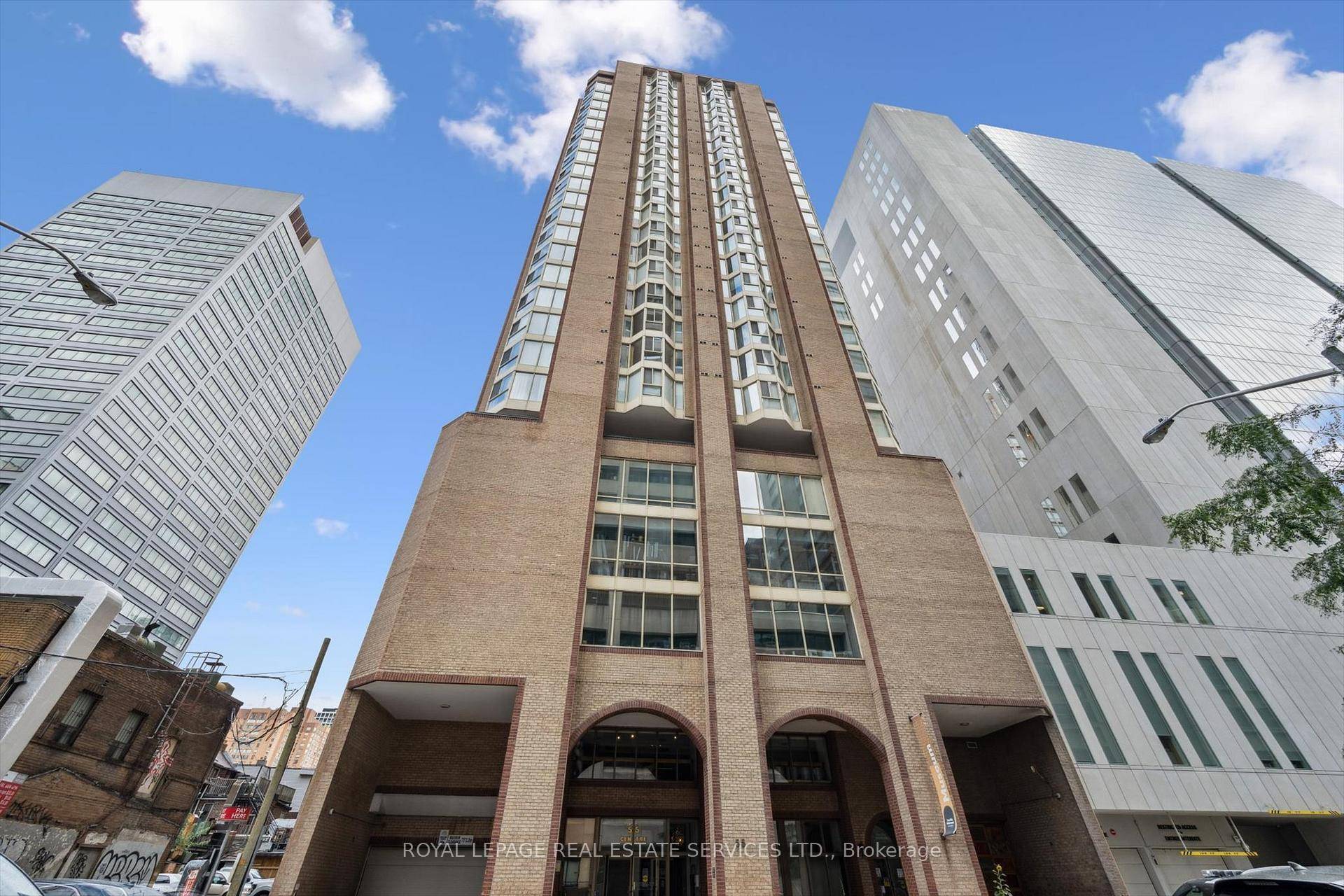 DOWNTOWN TORONTO LIVING AT ITS BEST WELCOME TO CHESTNUT PARK !