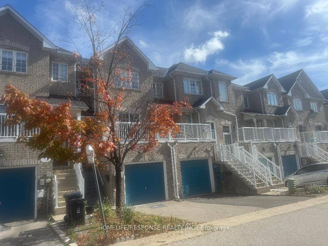 Amazing 3 Bedroom Townhouse in a Great Location !