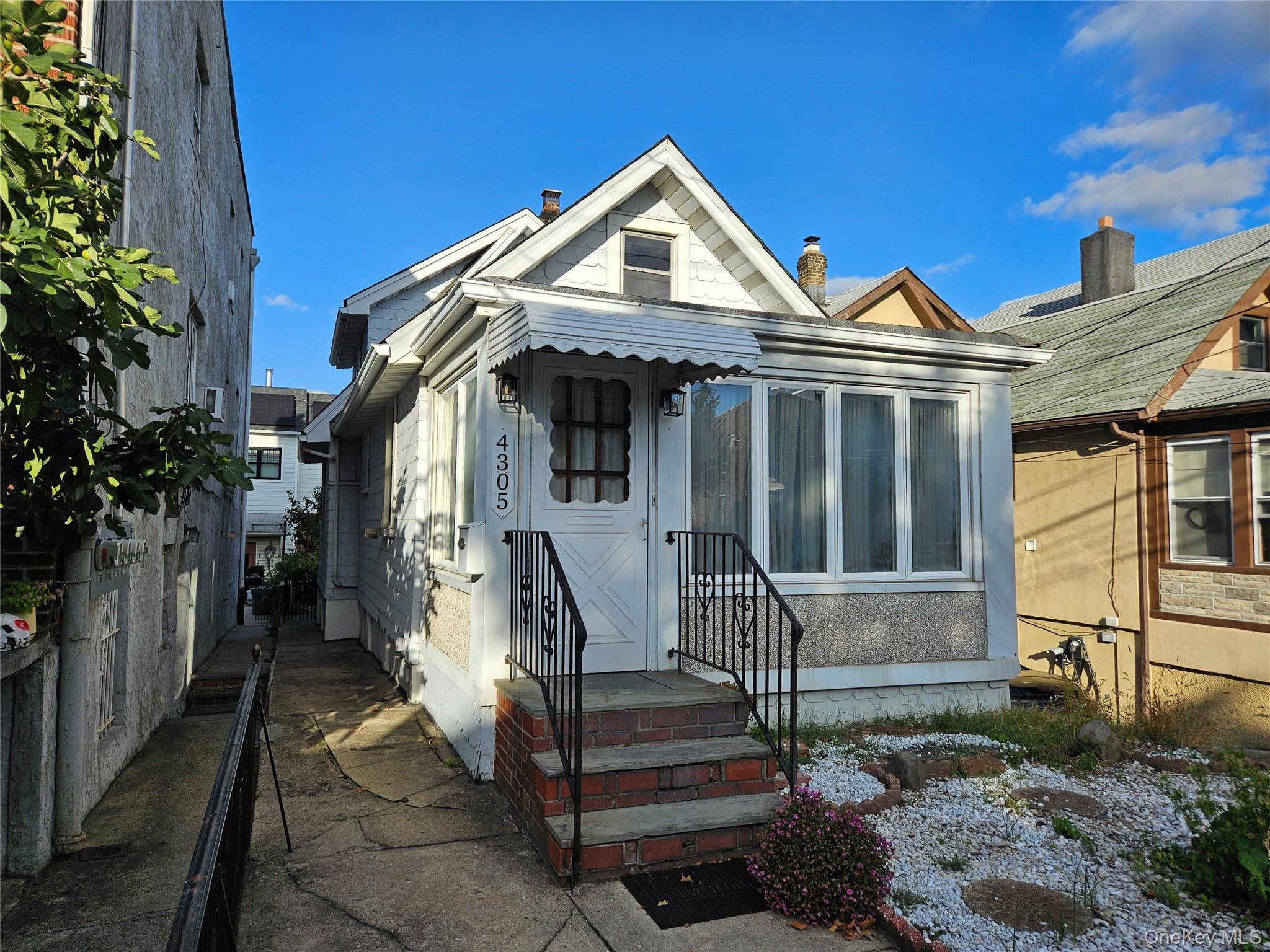 Charming 3 bed 1 bath Whole House Pet Friendly, Private Fenced in Yard Large Attic This inviting 3 bed 1 bath private house offers comfort, style and convenience all in ...