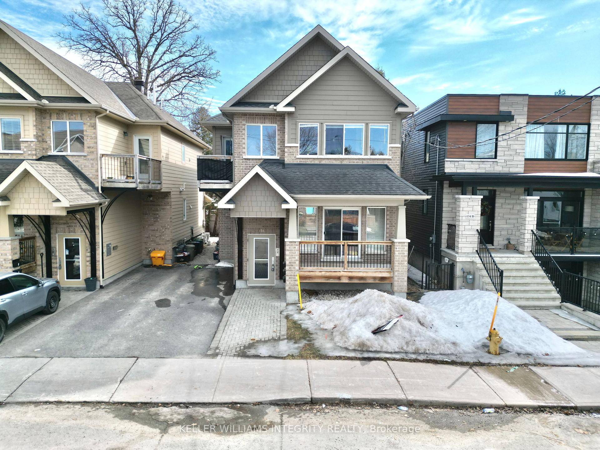 Discover a prime investment opportunity with this well maintained triplex at 136 King George Street.