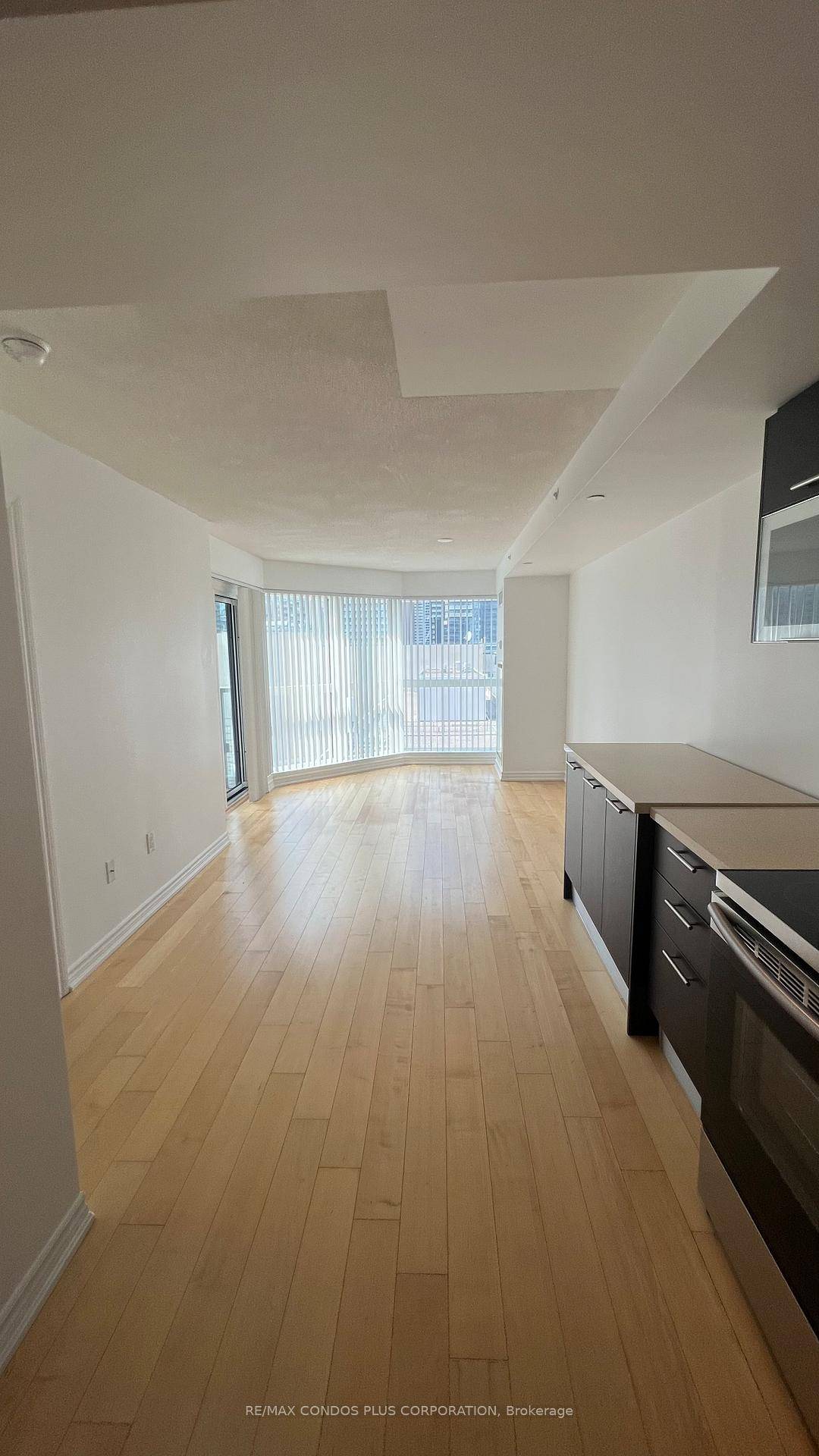 Bright amp ; Spacious 2 Bed, 2 Bath Condo In Iconic Aura At College Park !