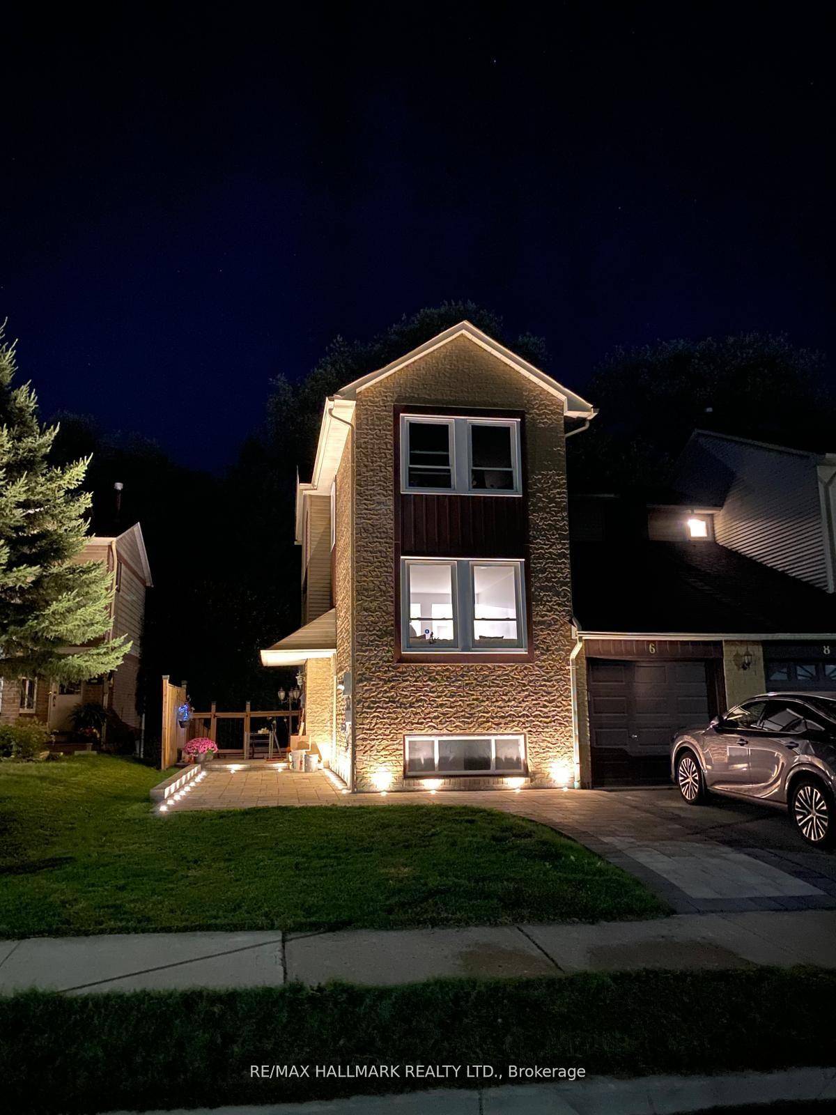 No Car ? No Problem ! This property is conveniently located within walking distance of Yonge Street, banks, No Frills, shopping plazas, parks, and restaurants.