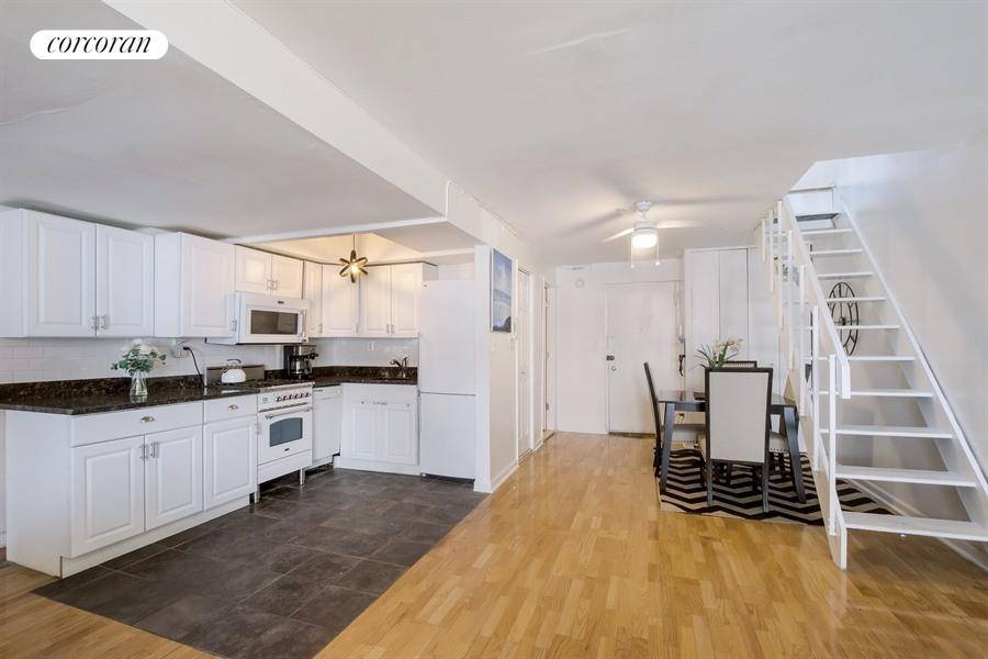 Exquisite Duplex with Expansive Private Terrace in Gramercy !