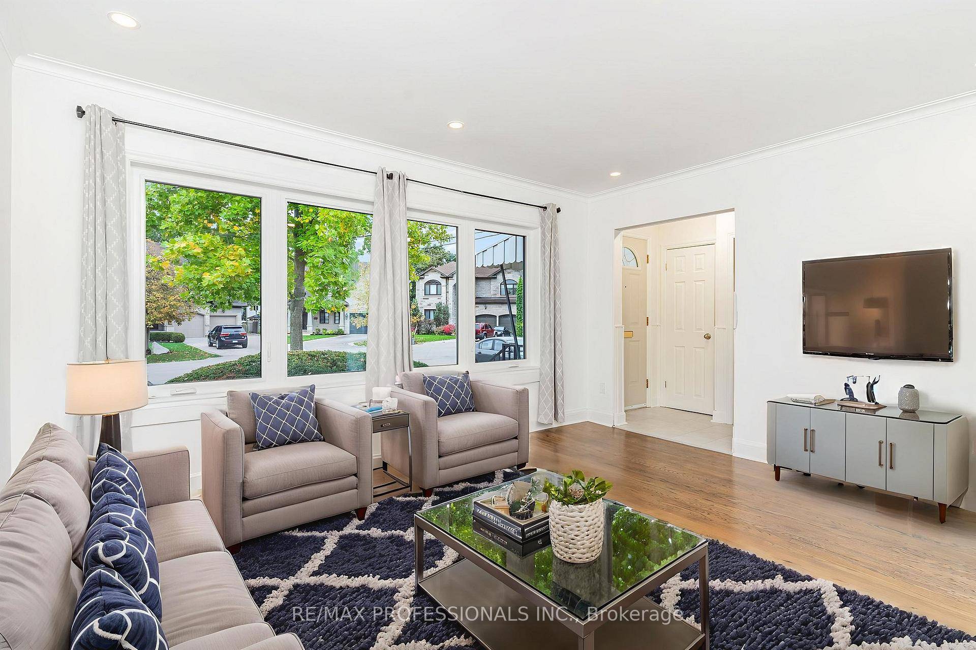 Beautiful Family Home for Lease in One of Etobicoke's Most Sought After Neighbourhoods.