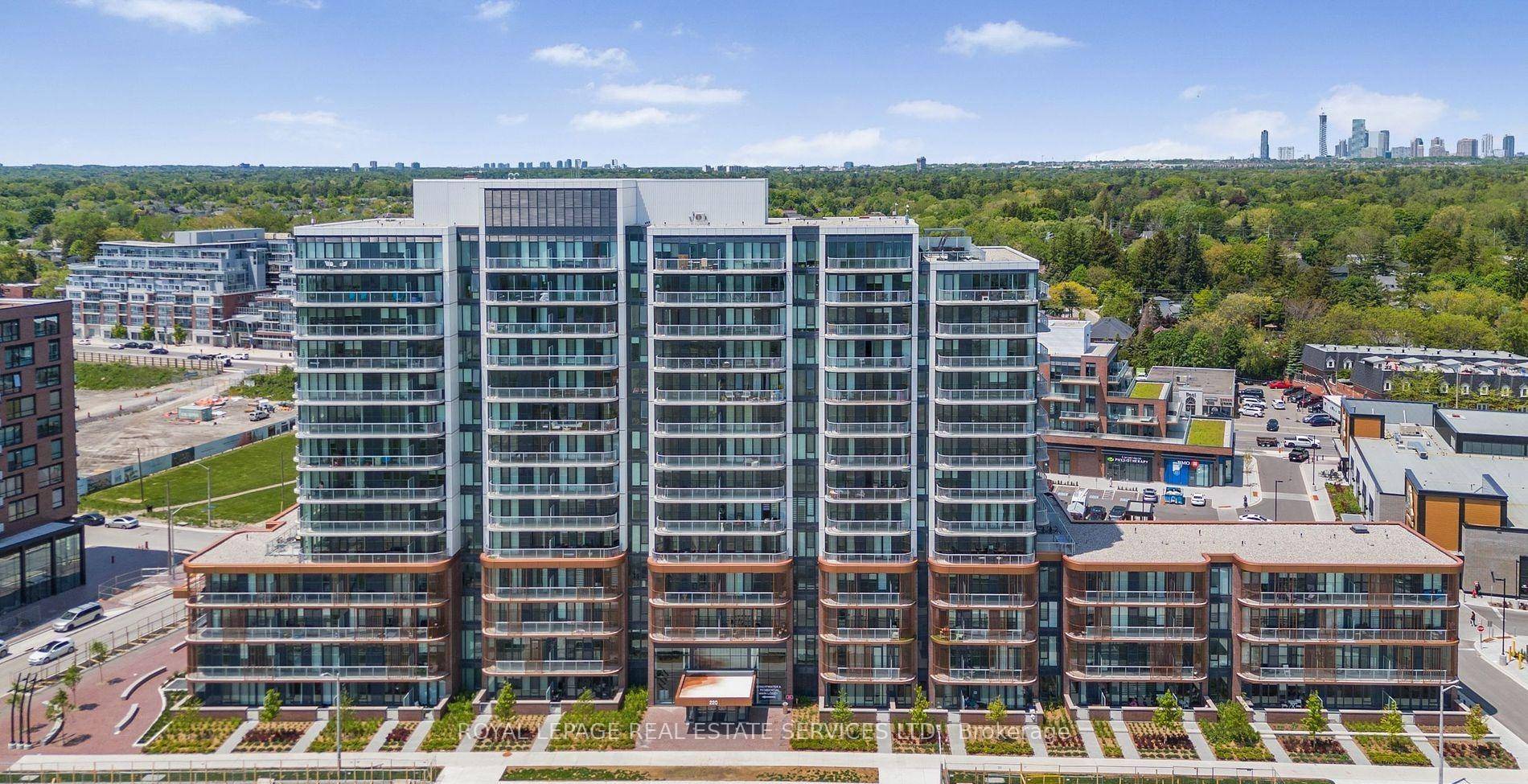 Live at Port Credits most exciting new waterfront destination community in this spacious one bedroom den with two baths.