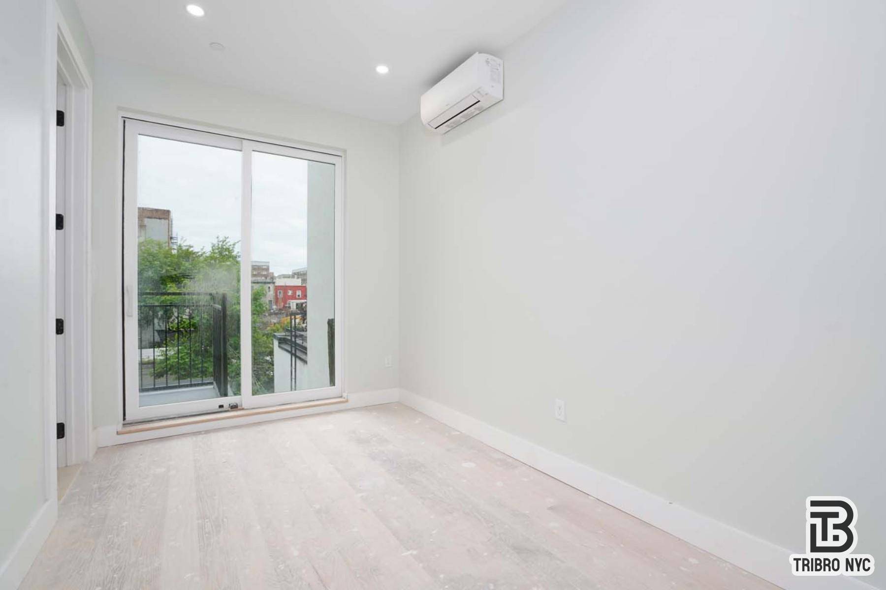 Just Released ! Williamsburg 3BR 2BA Designer Duplex with Shared Roof DeckStep into elevated Brooklyn living with this sun drenched 3 bedroom, 2 bathroom duplex in the heart of Williamsburg.