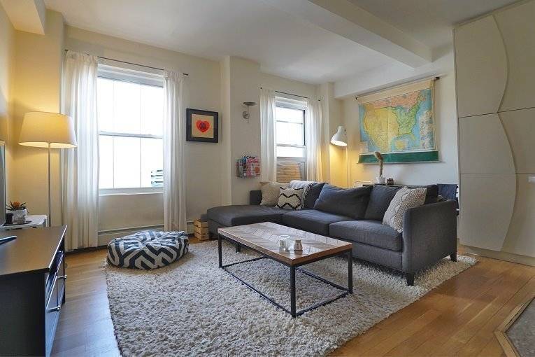 EV Christodora House High floor 1BR 1 bath with unobstructed city views north to midtown.
