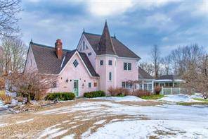 PRIVATE SALISBURY COTTAGE WITH POOL Enjoy solitude at this quiet Salisbury, CT cottage located at the end of a private road.