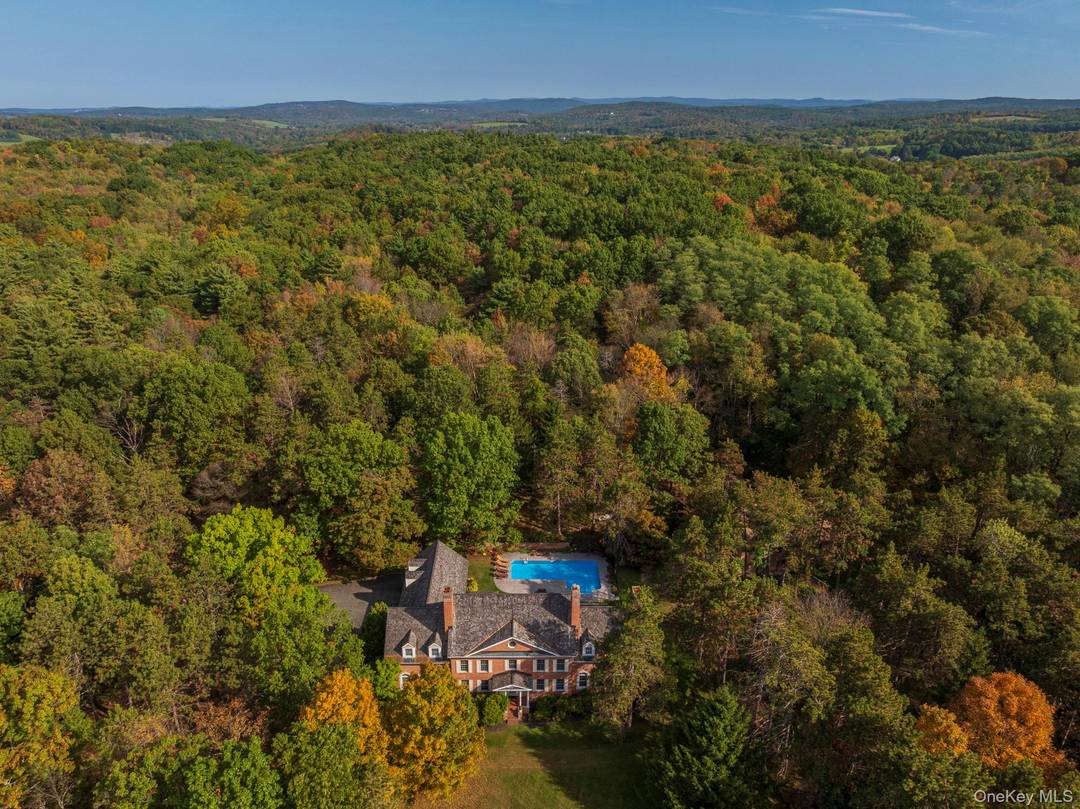 Escape the bustle of city life and discover Bellavista Country Estate, a grand 12, 000 square foot Georgian brick residence set on over 25 private acres in the foothills of ...