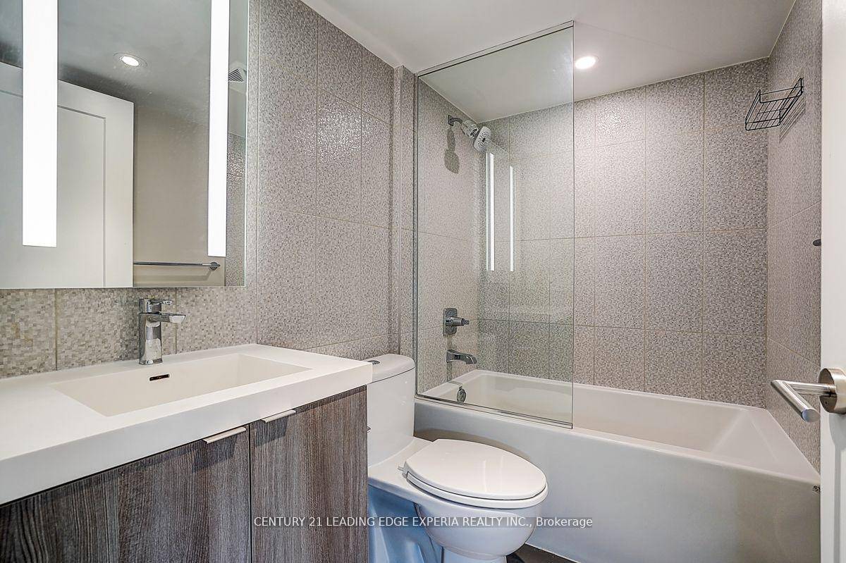 Luxury 1 1 Bedroom, 2 Bathroom Suite at Via Bloor Modern 625 sq.