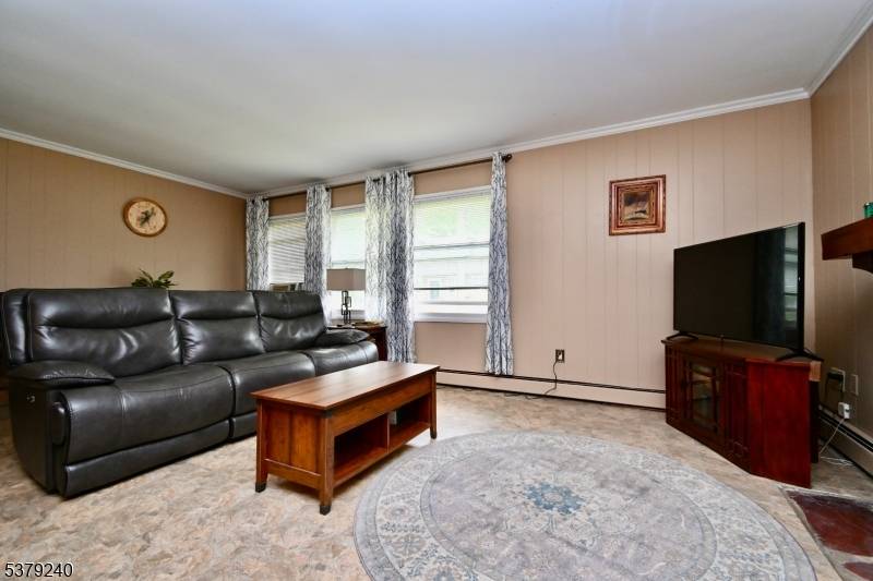 WOW ! SPECTACULAR RENOVATED RANCH STYLE HOME LOCATED WITH PRIVACY AT THE END OF A DEAD END STREET WITH NEARLY 1 3 OF ACRE OF PARK LIKE PROPERTY.